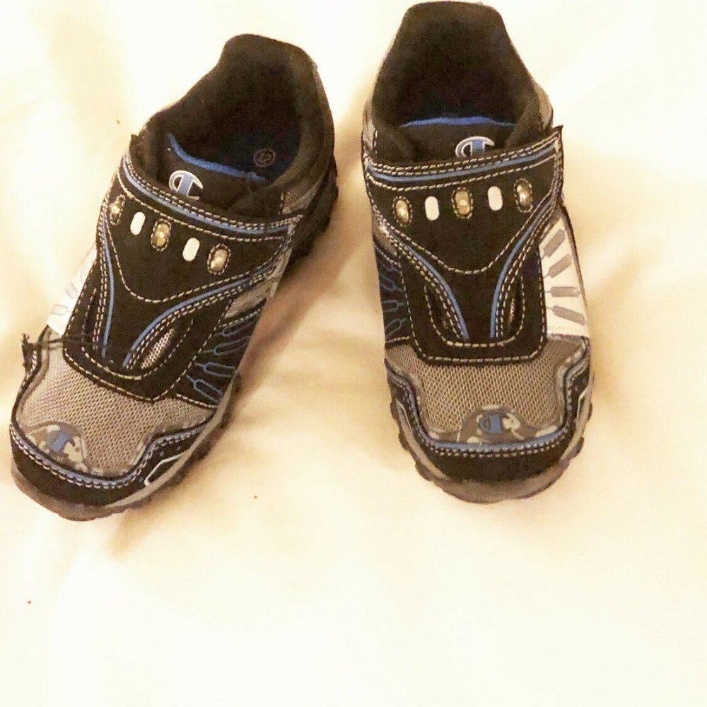 Shoes athletic boys new size 13.5M lights Champion man made materials